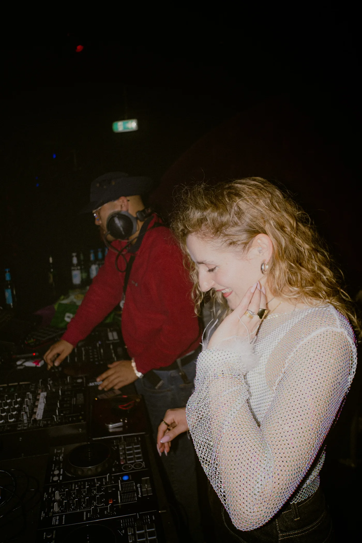 An den Decks im Club